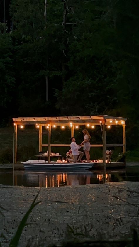 Intimate Wedding Proposals, Minimalistic Proposal Ideas, Proposal Set Up Ideas Simple, Water Proposal Ideas, Cottage Proposal Ideas, Small Intimate Proposal, Small Wedding Proposal Ideas, Proposal Setup Outdoor, Proposal Venue Ideas