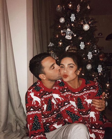 Christmas Instagram Pictures, Christmas Couple Photos, Christmas Couple Pictures, Christmas Poses, Negin Mirsalehi, Matching Family Christmas Pajamas, Christmas Pj, Family Christmas Pictures, Christmas Shoot