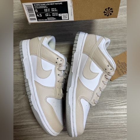 Nike dunk low white light orewood brown Nike Dunk Low Next Nature White Light Orewood Brown, Nike Dunk Orewood Brown, Light Orewood Brown Dunks Outfits, Dunk Low Orewood Brown, Light Orewood Brown Dunks, Nike Dunk Outfit, Dunk Outfit, Nike Dunks Low, Slippers Outfit