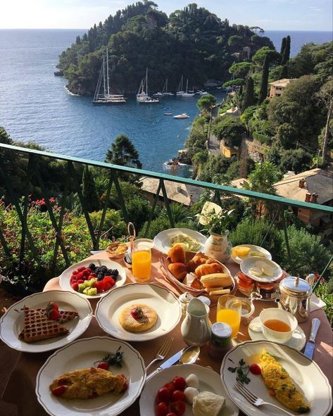 5 Course Breakfast, Breakfast In Spain, Outdoor Breakfast Ideas, 5 Star Breakfast, Europe Breakfast, Spain Breakfast, Italy Breakfast, Breakfast In Italy, Food In Spain