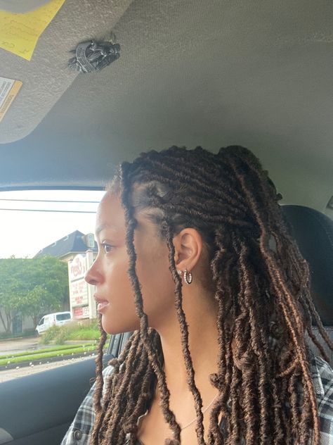 Faux Locs On Light Skin Women, Distressed Faux Locs Hairstyles, Styles For Faux Locs Hairstyles, Mid Length Faux Locs, Artificial Locs Hairstyles, Faux Locs With Highlights, Small Faux Locs Black Women, Mini Faux Locs, Cute Faux Locs