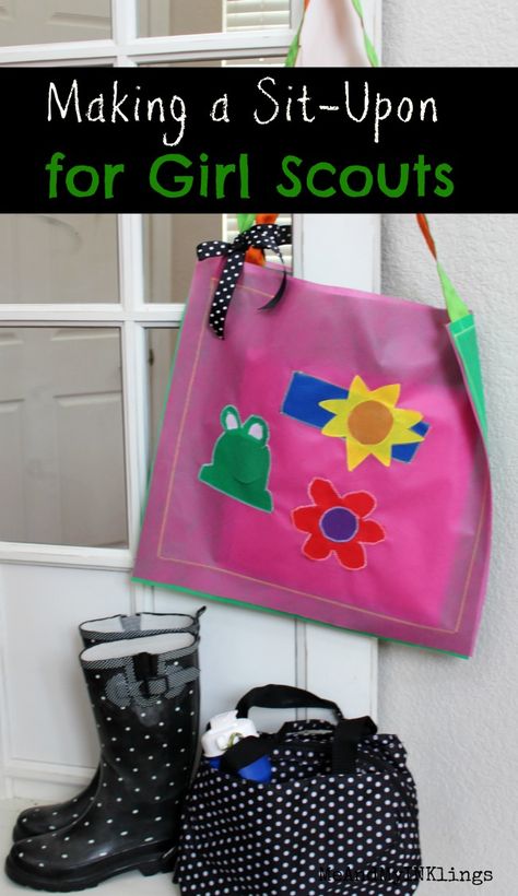 Sit-Upon-Final Elementary School Craft, Make Your Own Game, Scout Crafts, Laura Kelly, Camping Diy, Girl Scout Camping, Girl Scout Juniors, Scout Bags, Amazing Crafts