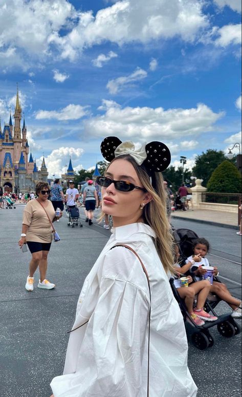 Disneyworld Outfits, Disney Poses, Disney Trip Outfits, Disney Outfits Women, Theme Park Outfits, Post Insta, Cute Disney Outfits, Disneyland Photos, Disney Photo Ideas