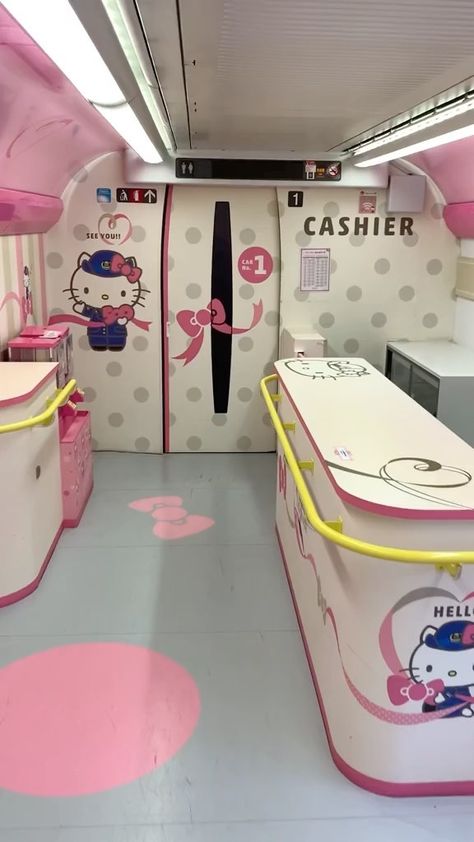 Hello Kitty Train Japan, Hello Kitty Shinkansen, Experimental Marketing, Japanese Train, Hello Sanrio, Sanrio Stuff, Japan Life, Bullet Train, Kawaii Core