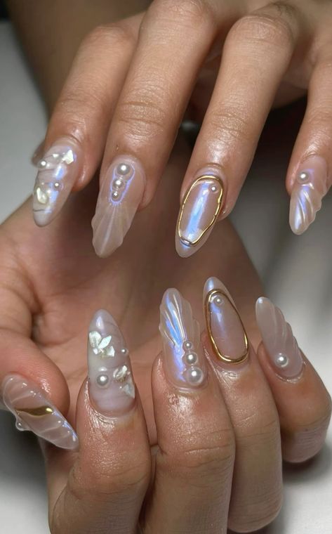 Pearly White Nails With Design, Pearl Nails Aesthetic, Pearl Nails 3d, Pearl Themed Nails, Oyster Pearl Nails, Iredesant Pearl Nails, 3d Pearl Nails, Pearl Nails With Design, Silver Pearl Nails