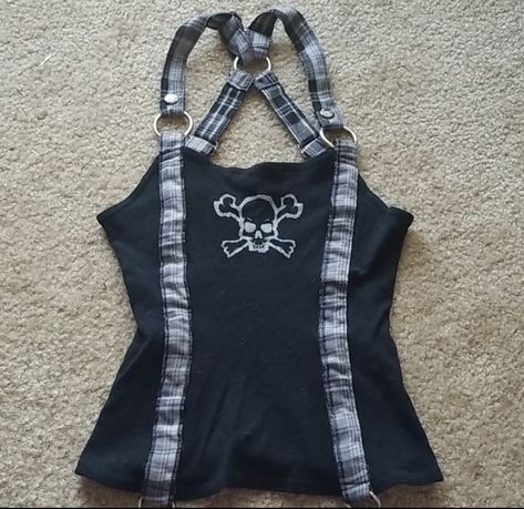 Homemade Clothes Ideas, Alt Tops, Emo Mcbling, Y2k Tank Top For Alternative Fashion, Fitted Gothic Tank Top For Streetwear, Diy Grunge Clothes, Fitted Black Emo Tank Top, Diy Goth Clothes, Gothic Fitted Tank Top