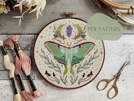 Moth Embroidery, Long And Short Stitch, Crystal Embroidery, Luna Moth, Thread Painting, Cute Embroidery, Hand Embroidery Pattern, Sewing Embroidery Designs, Hand Embroidery Art