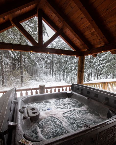 Lodge Aesthetic, Snow Cabin, Cabin Hot Tub, Cabin Trip, Cabin Aesthetic, Hot Tub Backyard, Ski House, Hocking Hills, Winter Cabin