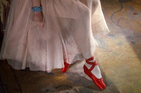 The Red Shoes 1948, Red Ballet Shoes, Red Ballerinas, The Red Shoes, Ballet Pointe Shoes, Fritz Lang, Red Slippers, Pointe Shoes, Ballerina Shoes