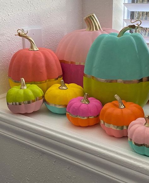 Colorful Halloween Decorations Outdoor, Mackenzie Childs Pumpkins, Painted Pumpkins Christmas, Funky Fall Decor, Bright Halloween, Tall Pumpkin Painting Ideas, Pumpkin Paint Party, Preppy Pumpkin Painting, Cute Painted Pumpkin Ideas