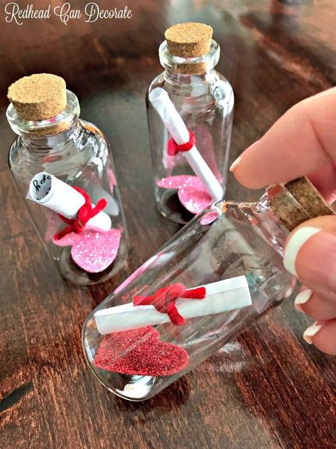 Valentine Gifts For Boyfriend, Message Bottle, Friend Valentine Gifts, Valentines Day Gifts For Friends, Valentines Inspiration, Cute Valentines Day Gifts, Sweet Ideas, Mini Glass Bottles, Valentine Gifts For Girlfriend