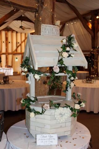 Wedding Favors Diy, Present Table, Wishing Well Wedding, Diy Boxes, Wishing Wells, Wedding Post Box, Wedding Wishing, Trendy Wedding Favors, Money Box Wedding