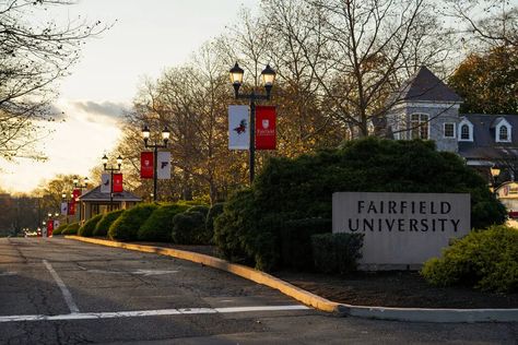 How Fairfield University Ended Up With Few Low-Income Students - The New York Times Fairfield University, University Aesthetic, Student Numbers, First Year Student, Affirmative Action, New College, Trinity College, Good Student, College Campus