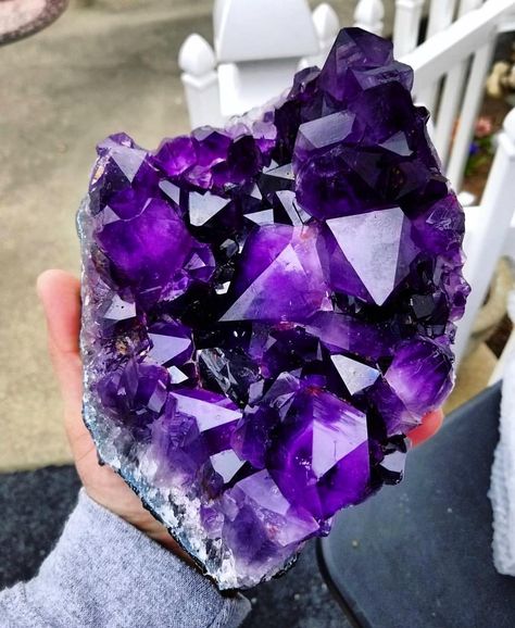 193.7k Followers, 1,497 Following, 2,542 Posts - See Instagram photos and videos from 🌻Bri🌻 (@rocksforthespirit) Amythest Aesthetic, Black Pinterest, Crystal Aesthetic, Pretty Rocks, Crystal Therapy, Crystal Healing Stones, Summer Street, Crystal Magic, Purple Love