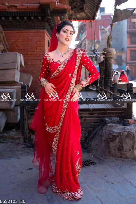 Simple Red Wedding Saree, Nepali Wedding Saree, Red Saree Wedding Brides Indian Bridal, Nepali Bride Dresses, Nepali Bridal Saree, Red Embroidered Saree, Red Sari Wedding, Jamdani Bride, Bride In Red Saree