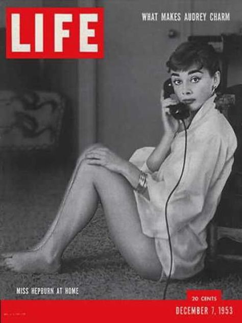 Vintage Life Magazine, Audrey Hepburn Movies, Classic Life, Life Magazine Covers, Motos Vintage, Korean Magazine, Paper Magazine, Beatles Photos, Grandparents Day Gifts