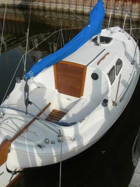 Nordica 20 Full Keel, 1977 sailboat Small Sailboats For Sale, Catalina 30 Sailboat Interior, Sailboat Galley, Wooden Boat Kits, Catalina 22 Sailboat, Sailboat Yacht, Islander 36 Sailboat, Sailboats For Sale, Sailboat Interior