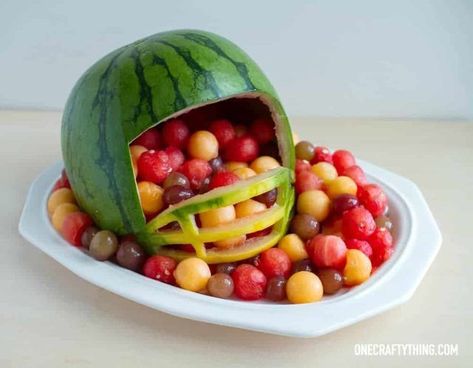 Party Salad, Football Party Foods, Healthy Party Food, Bowl Party Food, Football Snacks, Watermelon Carving, Football Party Food, Superbowl Snacks, Super Bowl Party