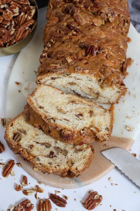 Caramel Pecan Babka! Valentine Baking Recipes, Pecan Babka, Janes Patisserie, Bread Loaves, Babka Recipe, Easter Food, Recipes Sweet, Caramel Pecan, Bread Recipes Sweet