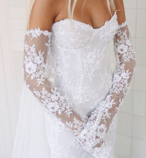 Lace With Sleeves Wedding Dress, Plain Wedding Dress With Sleeves, Lace Long Sleeve Wedding Dress, Wedding Hair Trends, Galia Lahav Wedding Dress, Plain Wedding Dress, Bella Wedding, Plus Size Vintage Dresses, Long Sleeve Wedding Dress Lace