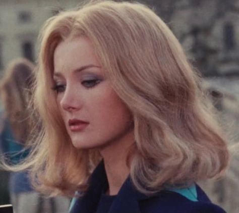 Blonde Vintage Aesthetic, 1970s Blonde Hair, 60s Blonde Hair, 80s Blonde Hair, Vintage Blonde Hair, Hairstyles Blonde Hair, Color Hair Styles, Barbara Bouchet, Vintage Hairstyles Tutorial