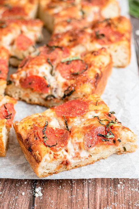 Focassia Pizza, Foccacia Bread Pizza Crust, The Practical Kitchen Focaccia, The Practical Kitchen Recipes, Focaccia Pizza Recipe, Focaccia Pizza Dough, Foccacia Bread Pizza, Crispy Focaccia, Hobby Baking