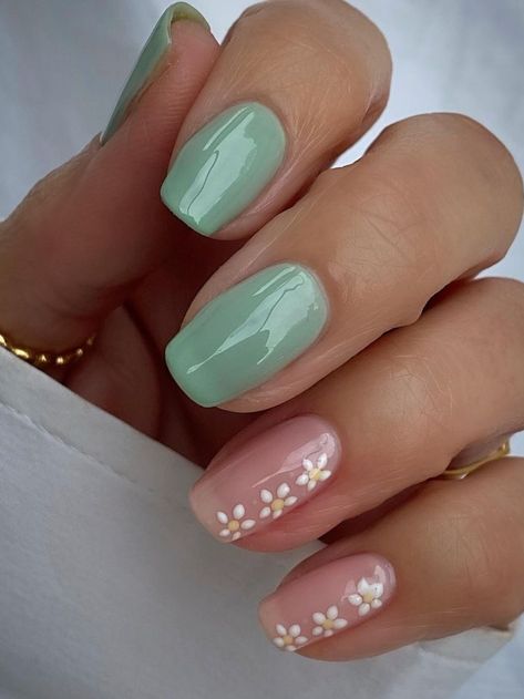 short sage green nails with flower accents Spring Colours For Nails, Sage Green And Flower Nails, Easy Spring Nails Short, Sage Green Nails Flowers, Sage Green Biab Nails, Spring Nail Designs Acrylic Short, Sage Green Easter Nails, Green Spring Nails Short, Spring Natural Nail Designs