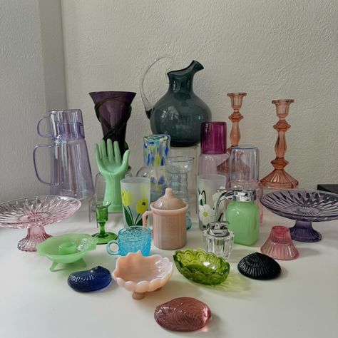 This + more coming soon 💌 Always: Friday @ 6PM CT Set reminders via story! • • • #vintageglassware #mcm #libbey #indianaglass #rehome #coupes #goblets #glassware #clapthatglass #boho #midcentrymodern #funky #retro #depressionglass #thrifted #thrift #neweclectic #etsyvintage #amberglass #retrokitchen #thriftedhome #shopsmall #shopvintage #ecofriendlykitchen #vintagehome #glassware #fairylamp #fairylamps #decanter Mix Match Glassware, Storing Glassware, Glassware Display, Retro Glassware, Thrifted Home, Vintage Ideas, Trendy Furniture, Eco Friendly Kitchen, Colored Glassware