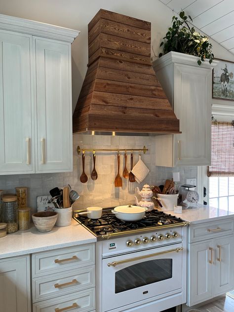 27 Range Hood Ideas and Styles (With Pictures) Range Hood Ideas, Rustic Shiplap, Kitchen Range Hoods, Type Of Kitchen, No Upper Cabinets, Stove Hood, Chimney Range Hood, Amazing Kitchens, Hood Ideas