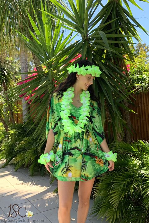 Hawaiian Themed Party Outfit, Tropical Theme Party Outfit Women, Aloha Party Outfit Ideas For Women, Hawaiian Outfit Ideas Party, Hawaiian Party Outfit Women Ideas, Hawian Theme Party Outfit, Hawaii Birthday Outfits, Luau Party Ideas For Adults Outfit, Hawaiian Theme Outfit Women