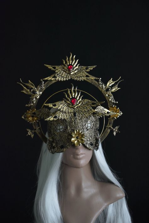 Set of Two Piece Ikaros Halo Crown and Blind Mask. In the mask you can see through the ornaments and move around safely. This set is adorned with exquisite ornaments that evoke the ethereal imagery of wings and sunbeams, woven seamlessly into its design. At its zenith, the crown boasts a triumphant centerpiece of wings unfurled, each feather meticulously etched and defined, capturing the essence of flight and freedom.  The set is available in different colors (see last photo). The crown and blin Deer Mask Masquerade, Half Face Mask Design, Eye Covering Mask, Cool Mask Designs, Skull Mask Art, Seraphim Costume, Half Mask Design, Sun Halo Crown, Masquerade Mask Full Face