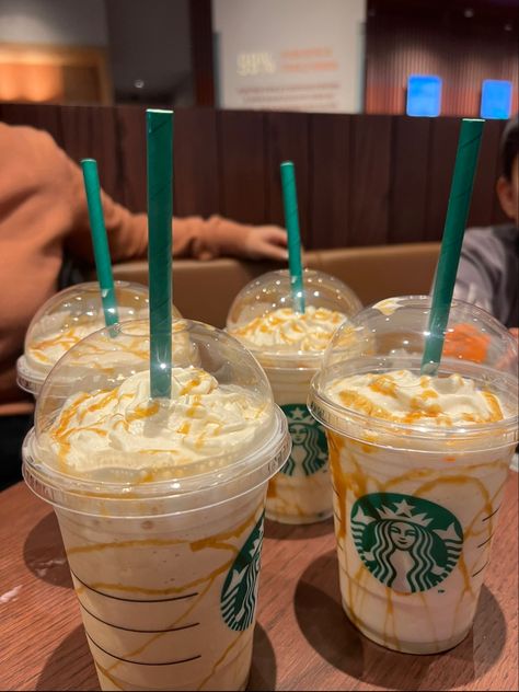 Starbucks Whipped Cream, Starbucks Friends, Starbucks Caramel Frappuccino, Frappuccino Starbucks, Caramel Frappuccino, Starbucks Caramel, Coffee Life, Friends Coffee, A Moment To Remember