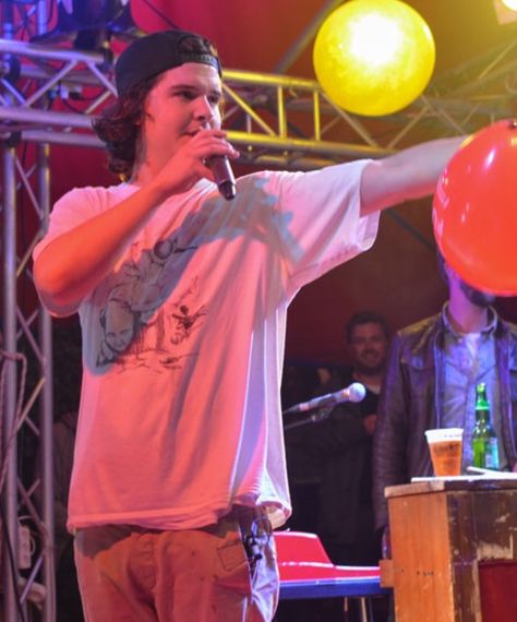 Lukas Graham Lucas Graham, Lukas Graham, Mens Hair, Singer Songwriter, Mens Hairstyles, Band, Celebrities, Hair, Pins