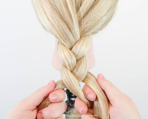 How To Do A Plait, How To Plait Hair, How To Braid Hair For Beginners, How To Braid Hair, Braids Step By Step, How To Braid, Braiding Your Own Hair, Single Braid, Silver Shampoo