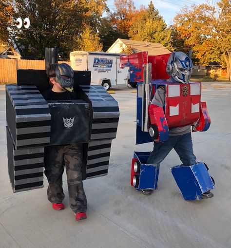 Optimus Prime vs Megatron Megatron Costume, Optimus Prime Vs Megatron, Optimus Prime Costume, Dog Costume, Optimus Prime, Theme Party, Costume Ideas, Transformers, Halloween Costume