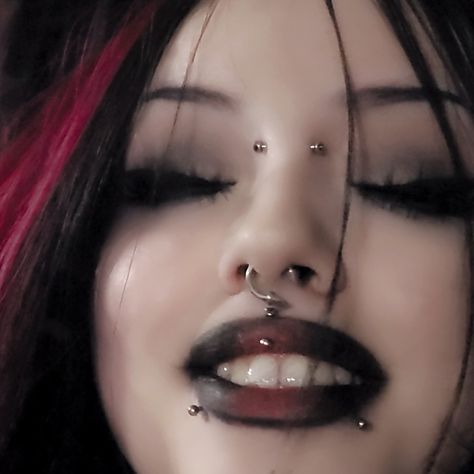 gothgirl gothmakeup gothic mallgoth red black piercings Alt Face Peircings, Face Piercings Aesthetic Grunge, Full Face Of Piercings, Grunge Piercings Face, Piercings Aesthetic Face, Edgy Makeup Grunge, Face Piercings Aesthetic, Goth Grunge Makeup, Snakebite Piercing