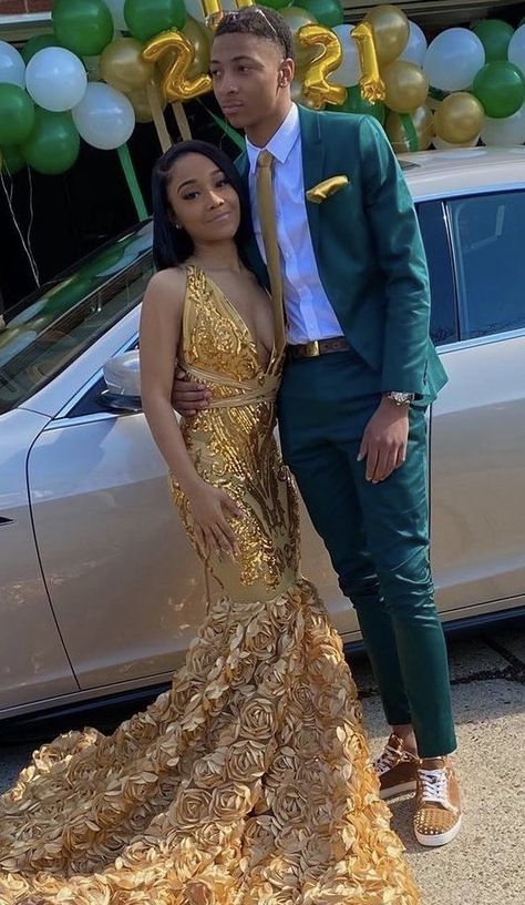 Prom Couples Black People, Matching Prom Couples, Prom Outfits For Couples, Matching Prom Outfits, Gold Prom Suit, Prom Couples Outfits, Girl Prom Dress, Matching Prom, Prom Photography Poses