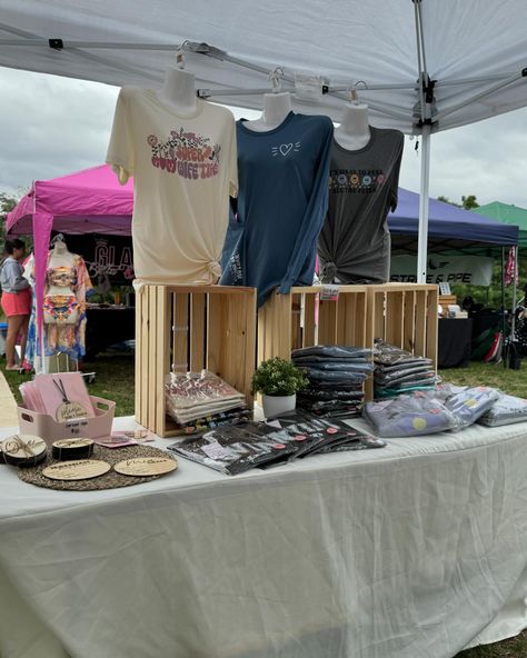 I seriously miss market season! 😭 I can’t wait to get back into it because it’s honestly one of my favorite parts of running my small business. These are some of my favorite things about going to markets! ✨ Setting up every piece of my booth to create my own little “store” ✨ Meeting and chatting with shoppers throughout the market ✨ Getting to know the other local vendors ✨Supporting other small business and getting myself some cute things I am counting down the days till 9/27 (Masterin... Vendor Booth, Booth Ideas, My Small Business, What Is Your Favorite, Support Small Business, Piece Of Me, My Favorite Things, My Favorite Part, Getting To Know