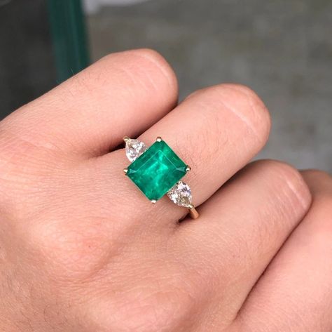 Crazy Rich Asians Ring, Emerald Ring Design, Wedding Lake Como, Statement Rings Diamond, Crazy Rich Asians, Crazy Rich, Pear Ring, Emerald Diamond Ring, Three Stone Ring