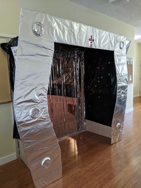 Alien Spaceship Decoration, Space Cowboy Decor, Alien Decorations Space Theme, Space Hallway Decorations School, Space Theme Hallway, Future Party Theme, Space Decorations Party, Diy Space Decorations, Diy Space Decorations For Party