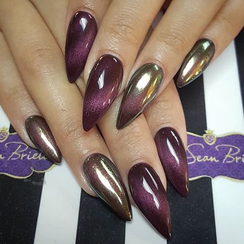 @KortenStEiN Nail Short, Valentines Day Nail, Metallic Nail Art, Metallic Nail, Latest Nail Art, Metallic Nails, Manicure Ideas, Colorful Nail Designs, Holographic Nails