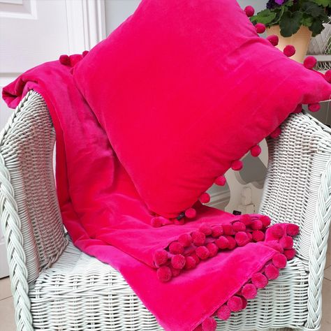 Sofa cushions arrangement