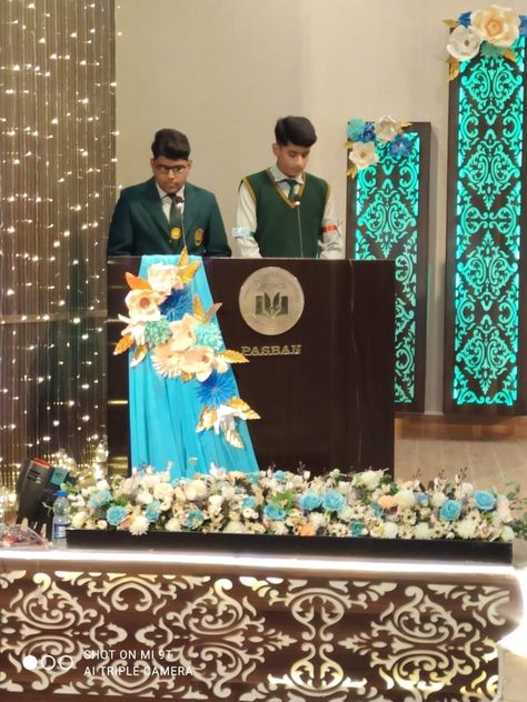 School Podium Decoration Ideas, School Function Decoration Ideas, Podium Decorations School, Iqbal Day Decoration In School, School Annual Function Decoration Ideas, Podium Decorations, Selfie Point Ideas, Soft Board Decoration, Podium Background