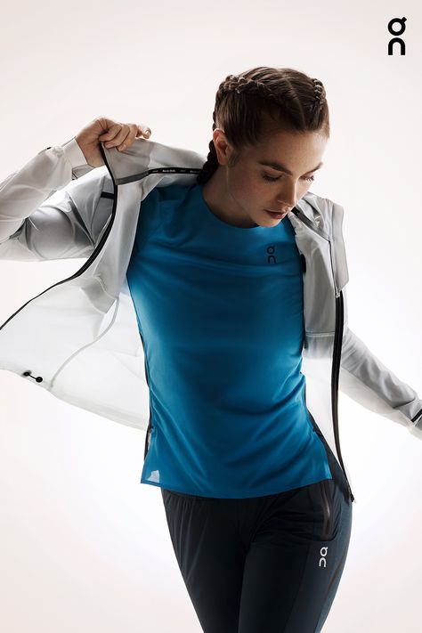 Athletic Photoshoot, Stylish Workout Clothes, Branded Outfits, Active Jacket, Cycling Women, Running Jacket, Running Clothes, Athletic Apparel, Fashion Poses