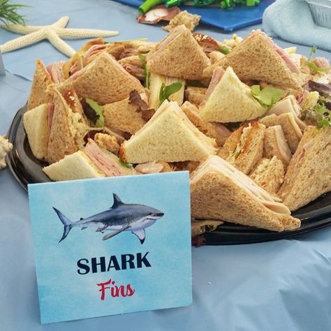 Ocean Themed Party Snacks, Sharkutery Board Shark, Shark Week Party Food Ideas, Fish Themed Food, Shark Week Party Food, Shark Birthday Party Food, Under The Sea Themed Food, Ocean Themed Party Food, Shark Pizza