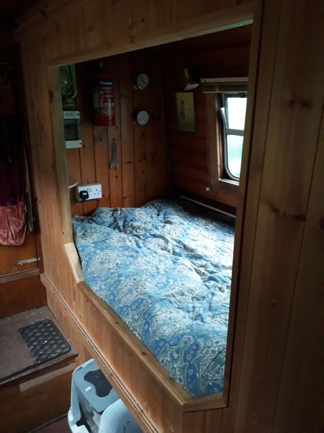 Traditional Narrowboat Interiors, Narrow Boat Bedroom, Van Reference, Fictional Places, Canal Boat Interior, Pod Bed, Narrowboat Interiors, Boat Bed, Big Boat