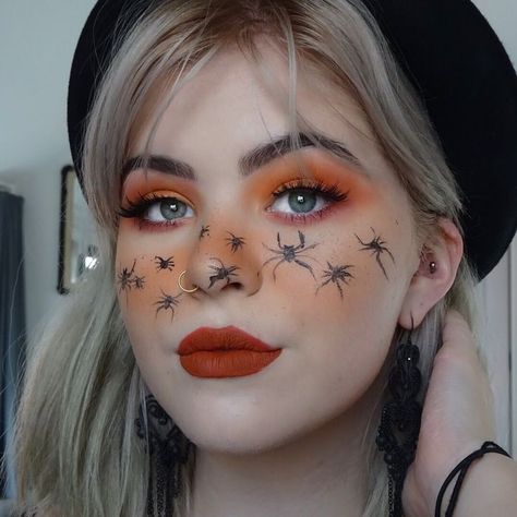 Bizarre Makeup, Halloween Spider Makeup, Bunny Halloween Makeup, Simple Cat Makeup, Girl Halloween Makeup, Spider Makeup, Creative Halloween Makeup, People With Glasses, Spooky Spooky