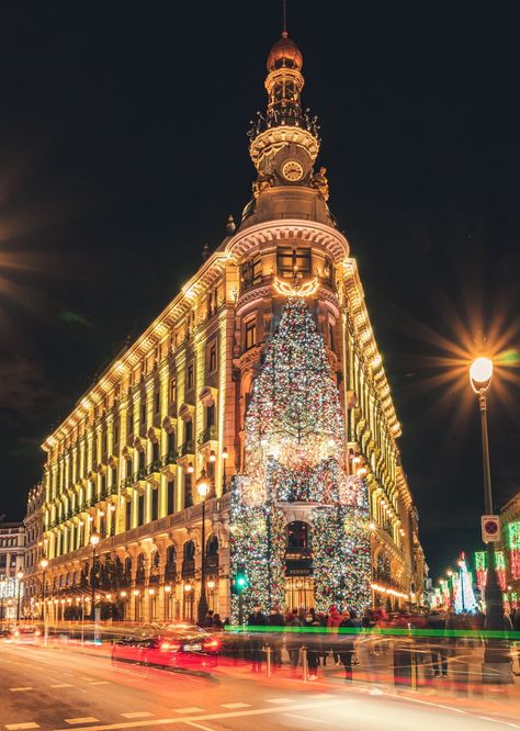 Four Seasons Madrid holiday display Madrid At Christmas, Madrid Christmas, Gospel Choir, Spanish Architecture, Palau, Iconic Buildings, Famous Places, Joy To The World, Holiday Lights