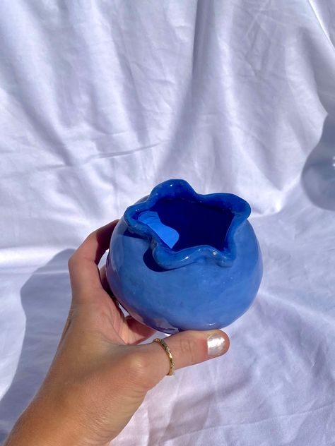 blue, blueberry, ceramic vase, shiny, fun ceramics, fruit, Ideas Pottery Painting, Boho Plant Decor, Planters Ceramic, Ceramics Diy, Garden Ceramics, Artistic Pottery, Custom Pottery, Clay Plant Pots, Pottery Projects