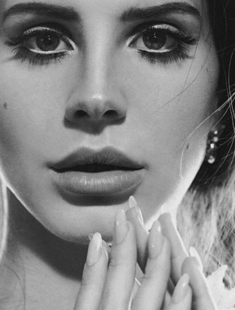 Lana Del Rey Inspired Photoshoot, Lana Del Rey Face, Lashes Simple, Lana Del Rey Drawing, Ldr Art, Dramatic Photography, Lana Rey, White Eyeliner, Photography Beauty